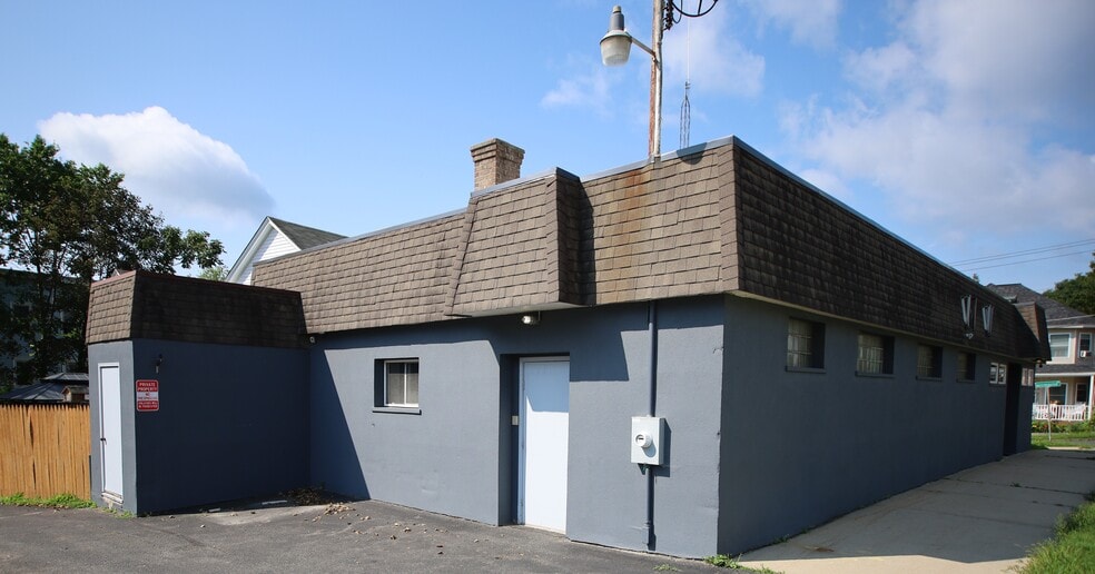 326 Springside Ave, Pittsfield, MA for sale - Building Photo - Image 2 of 42