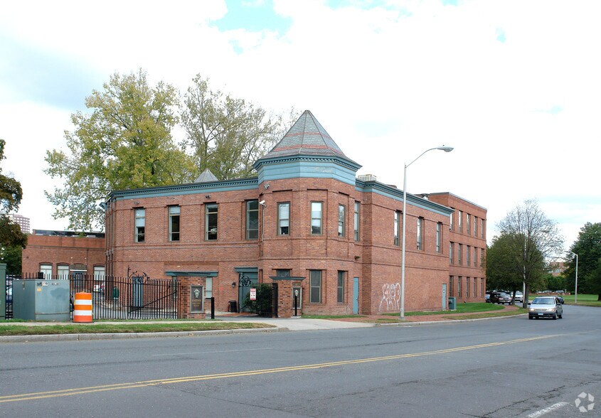 75 Charter Oak Ave, Hartford, CT à louer - Photo du bâtiment - Image 2 de 6