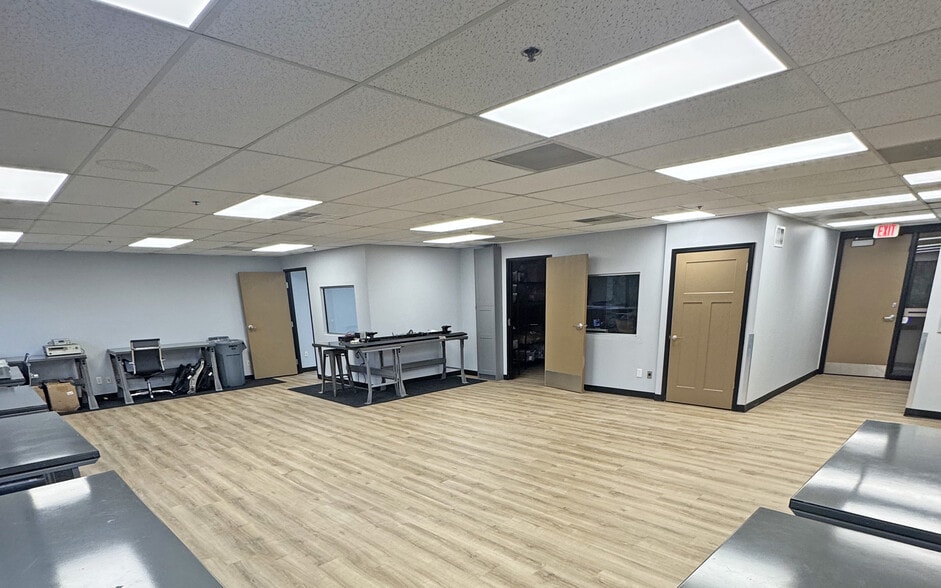 27600 Northwestern Hwy, Southfield, MI for lease - Interior Photo - Image 2 of 8