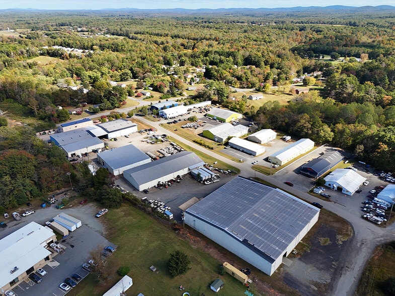126 Commerce Dr, Ruckersville, VA à louer - Photo du bâtiment - Image 2 de 8