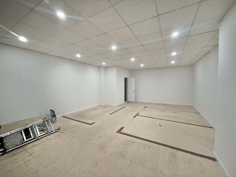 676 Onderdonk Ave, Ridgewood, NY à louer - Photo du bâtiment - Image 3 de 6