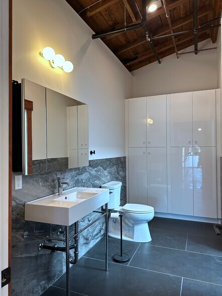 1801-1821 E Main St, Ventura, CA for lease - Building Photo - Image 3 of 18