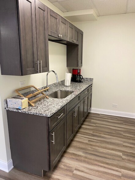 3401 W Lawrence Ave, Chicago, IL à louer - Photo intérieure - Image 2 de 8