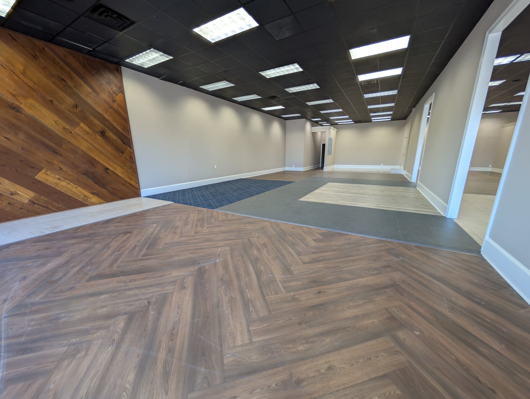 1633 E Beebe Capps Expy, Searcy, AR for lease Interior Photo- Image 1 of 7