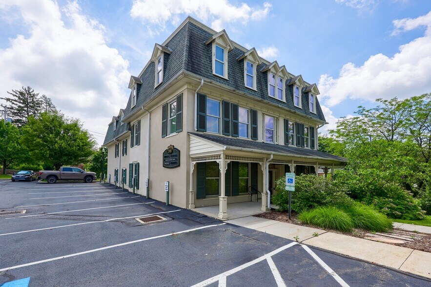 390 E Main St, Ephrata, PA à vendre - Photo du bâtiment - Image 3 de 54