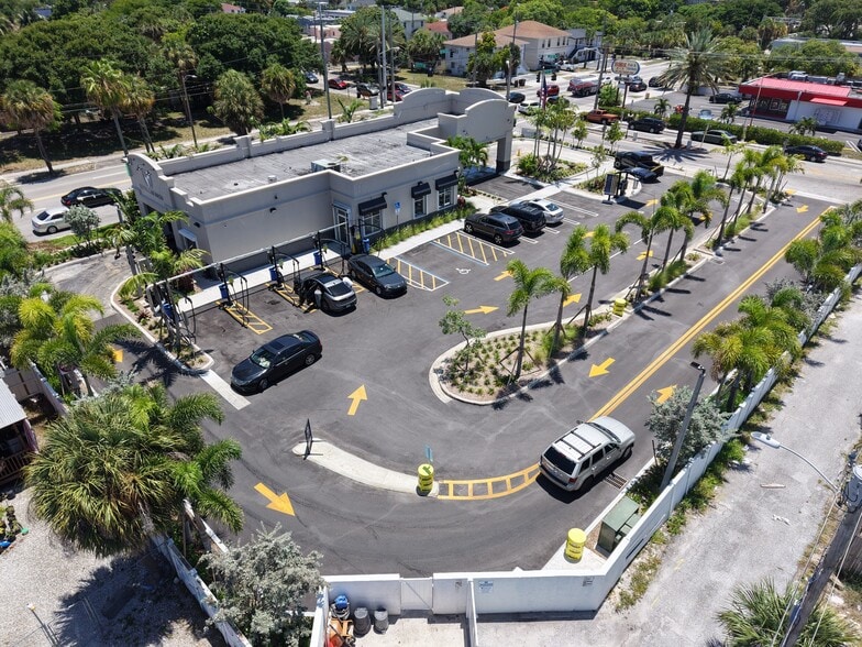 921 Palm Beach Lakes Blvd, West Palm Beach, FL for sale - Building Photo - Image 2 of 27