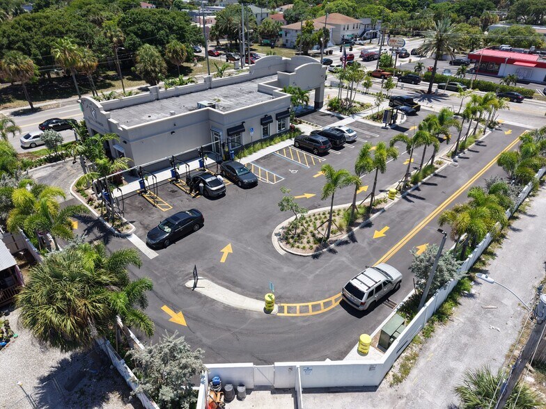 921 Palm Beach Lakes Blvd, West Palm Beach, FL à vendre - Photo du bâtiment - Image 2 de 26