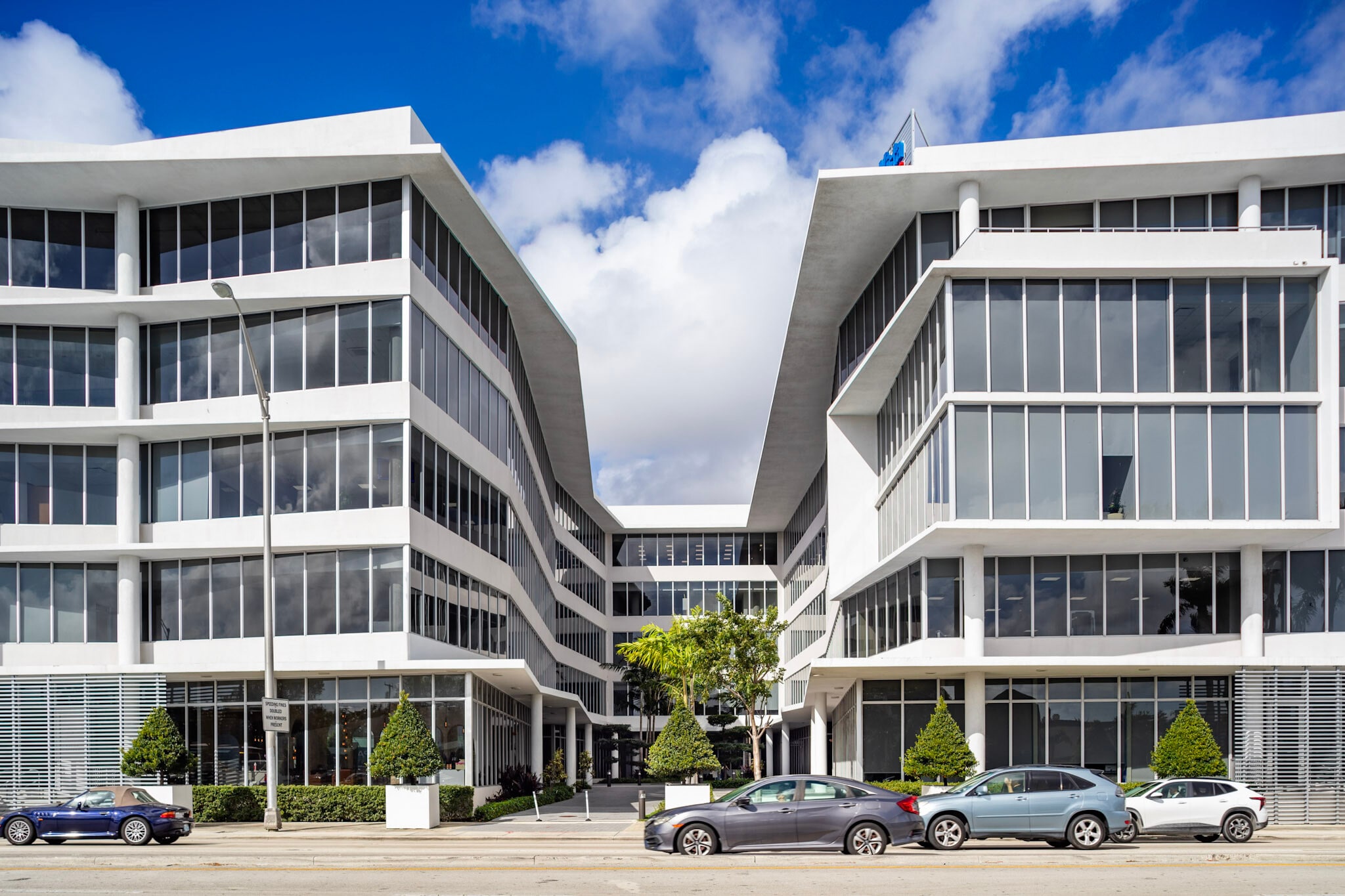 850 NW 42nd Ave, Miami, FL for lease Primary Photo- Image 1 of 14