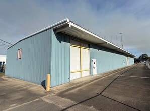 706 Anchors St NW, Fort Walton Beach, FL for lease Interior Photo- Image 2 of 11