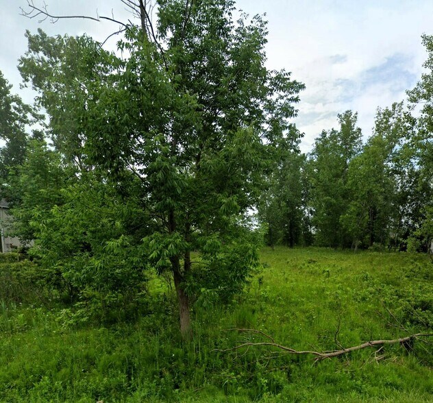 445 Seneca Creek Rd, West Seneca, NY à vendre - Photo du bâtiment - Image 2 de 4