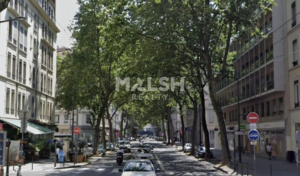 Retail in Lyon for lease - Building Photo - Image 3 of 3