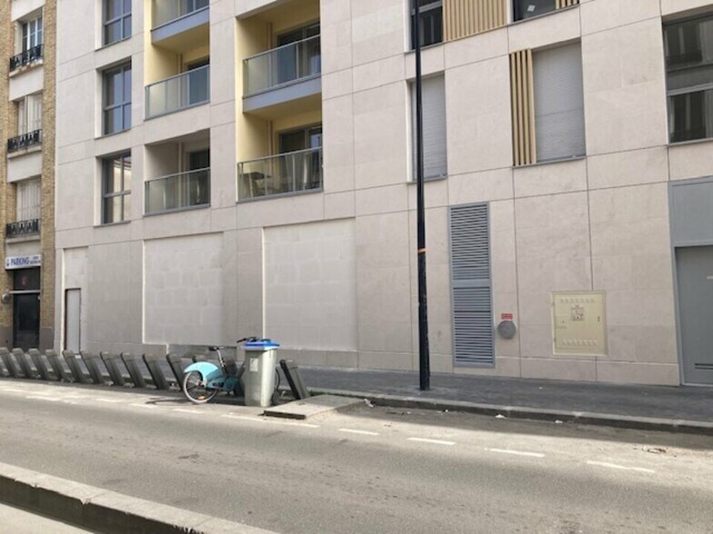 Commerce de détail dans Aubervilliers à louer - Photo du bâtiment - Image 1 de 9