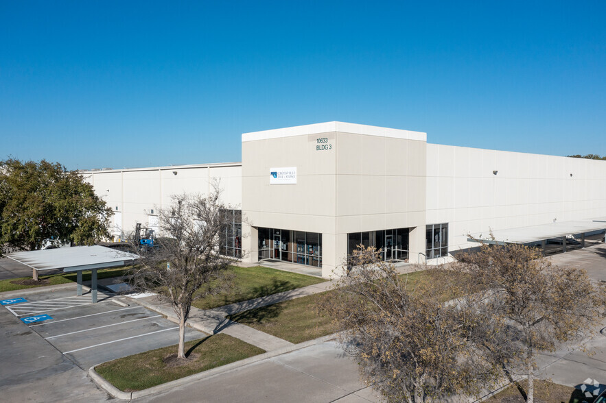 6550 W Sam Houston Pky N, Houston, TX for lease - Building Photo - Image 2 of 20