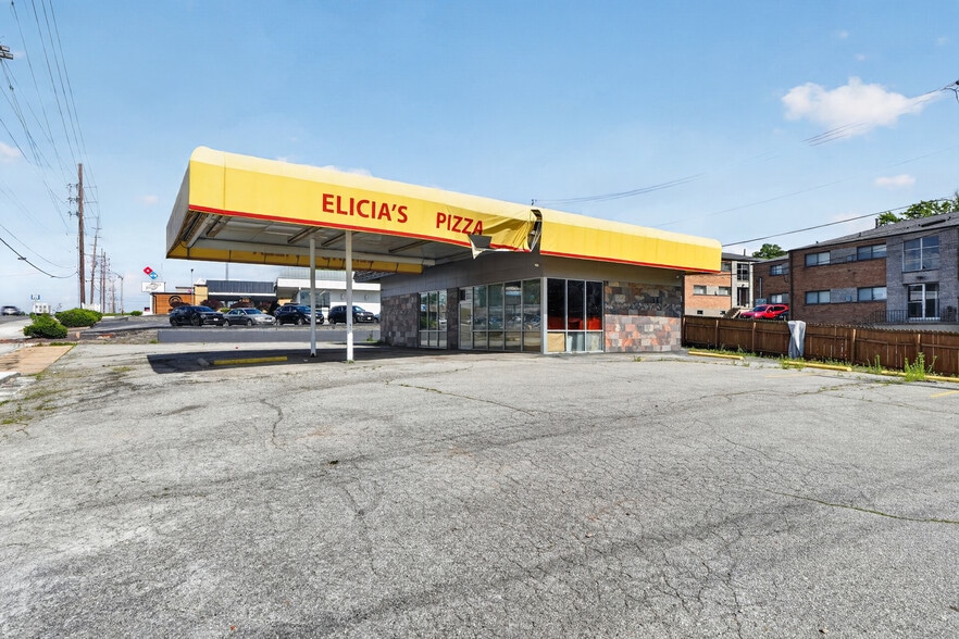 8570 Watson Rd, Saint Louis, MO à louer - Photo du bâtiment - Image 2 de 5