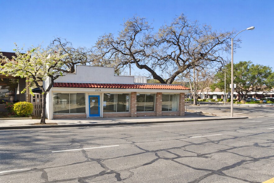 2974 E Thousand Oaks Blvd, Thousand Oaks, CA à louer - Photo du bâtiment - Image 3 de 35