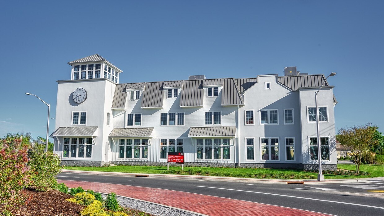 20 Riverleigh Ave, Riverhead, NY à louer Photo principale- Image 1 de 9