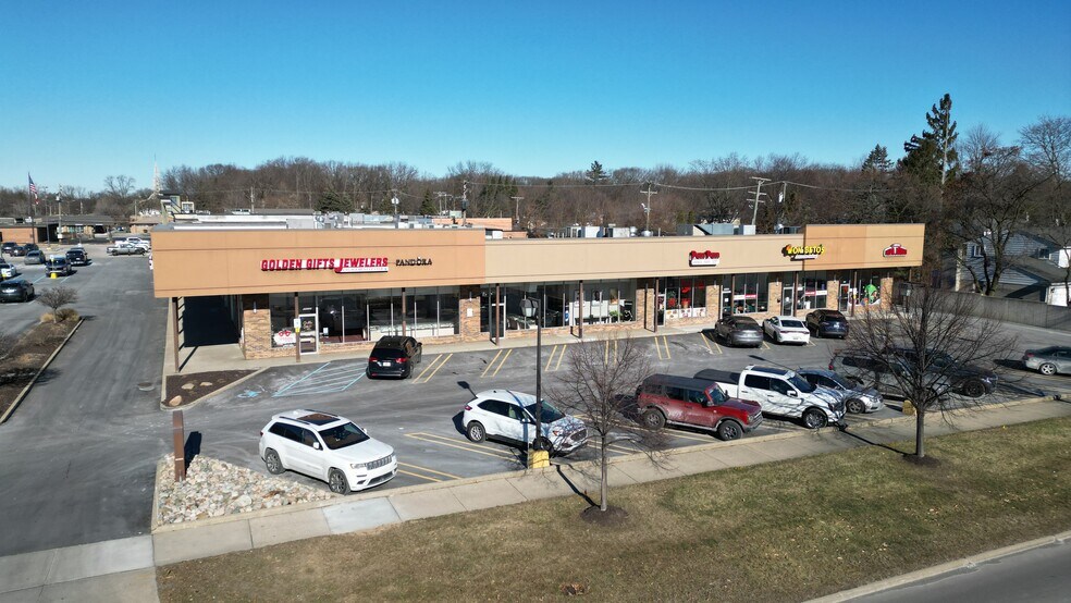 17122-17200 Farmington Rd, Livonia, MI à louer - Photo du bâtiment - Image 2 de 16