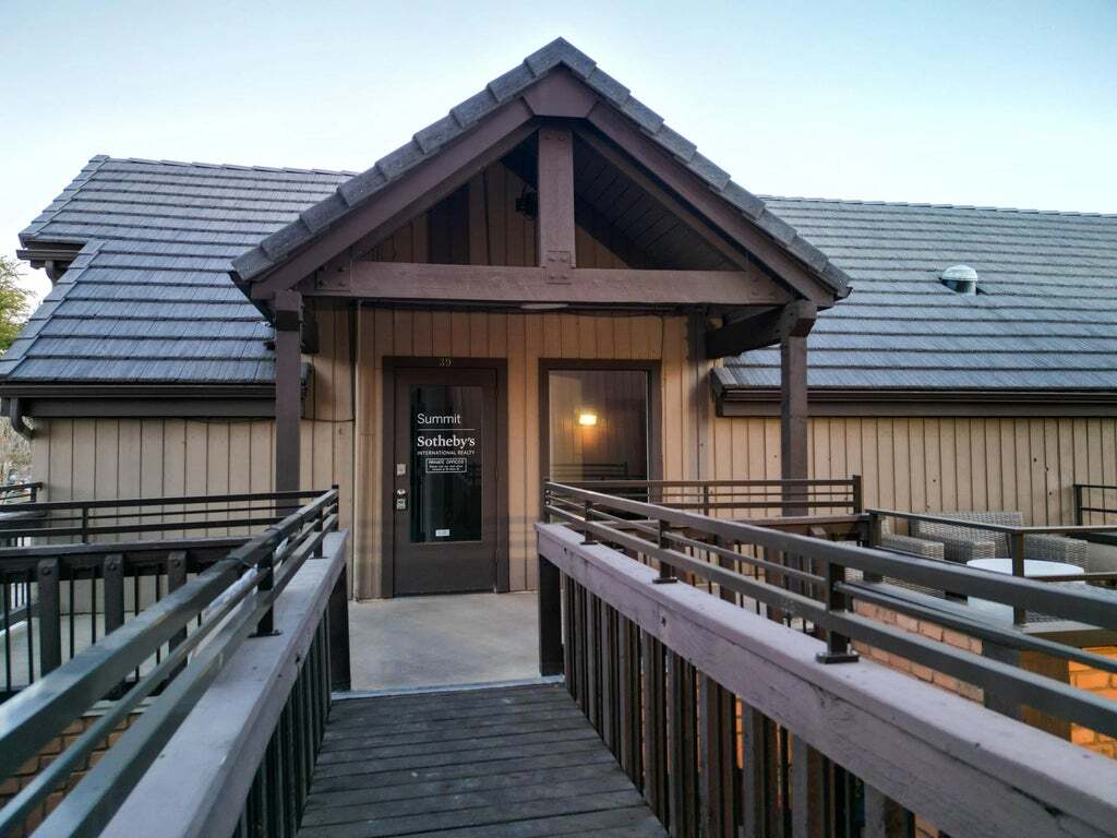 2 W Saint George Blvd, Saint George, UT for lease Primary Photo- Image 1 of 12