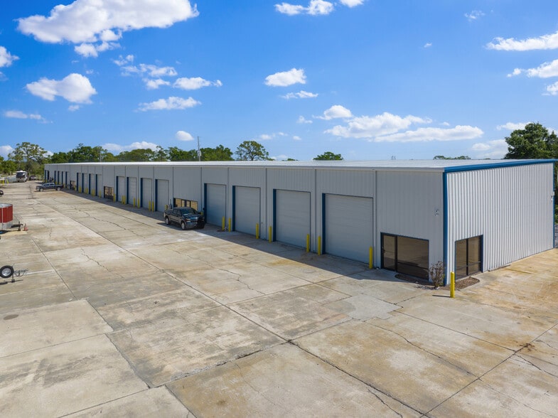 300 Industrial Park Blvd, Sebastian, FL for lease - Building Photo - Image 2 of 12
