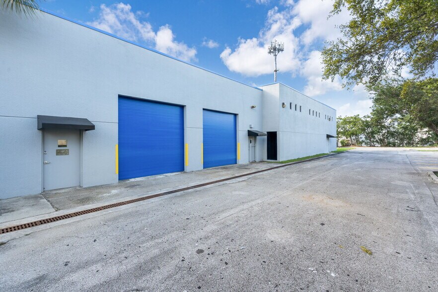 3541 NW 53rd St, Fort Lauderdale, FL à louer - Photo du bâtiment - Image 3 de 23