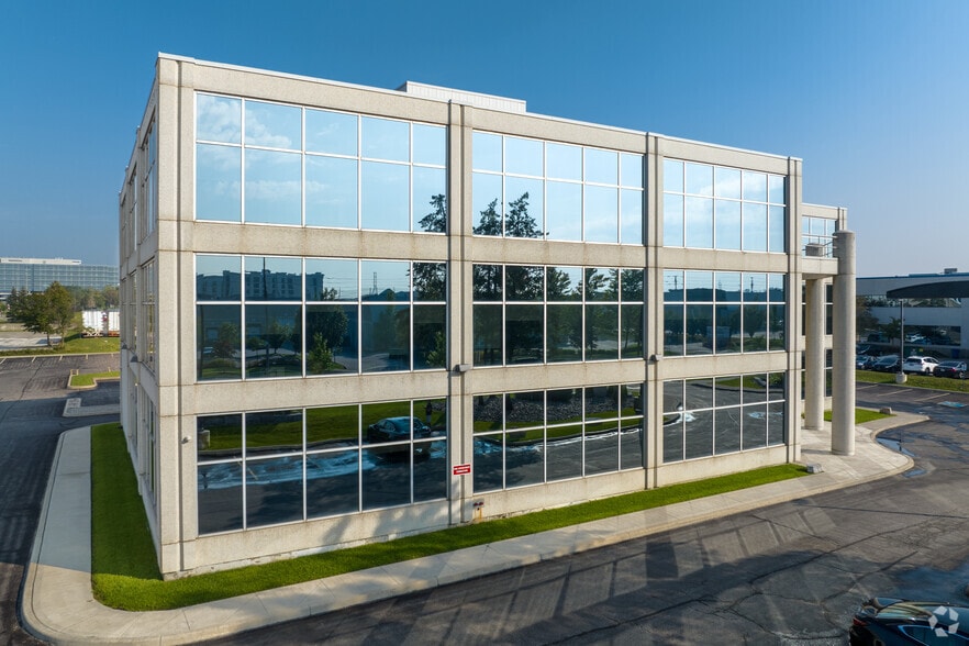 2355 Skymark Ave, Mississauga, ON for lease - Building Photo - Image 3 of 6