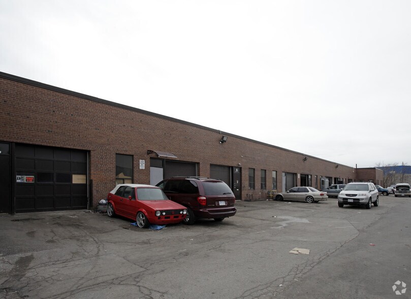 100 Melford Dr, Toronto, ON à louer - Photo du bâtiment - Image 2 de 6