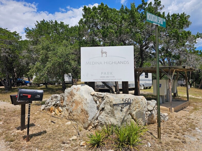 560 Mountain Dr, Lakehills, TX for sale - Building Photo - Image 3 of 23