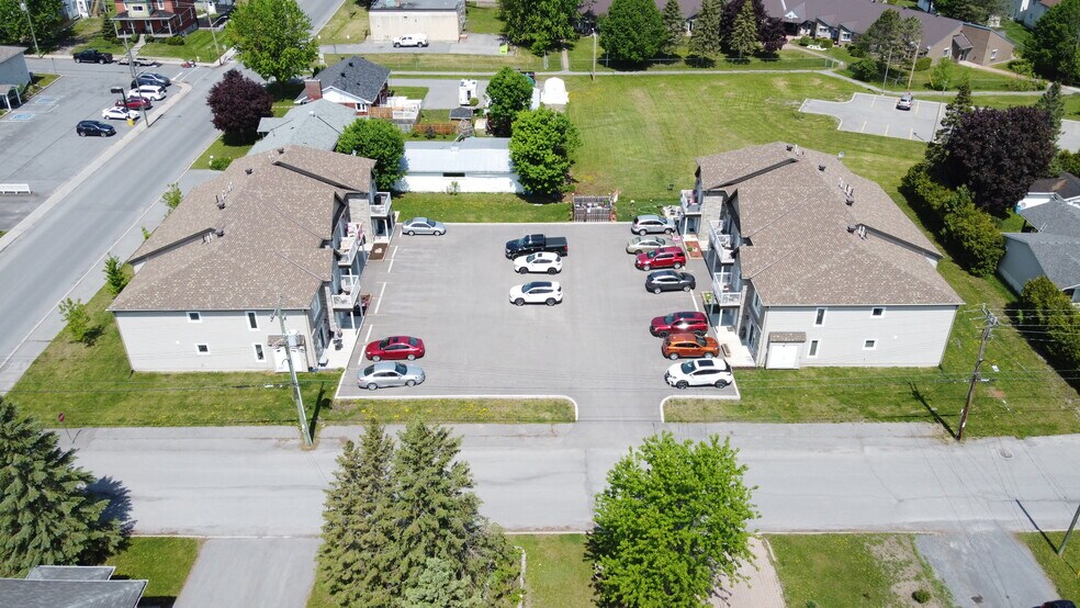 75 Kenyon St E, Alexandria, ON à vendre - Photo du bâtiment - Image 2 de 4