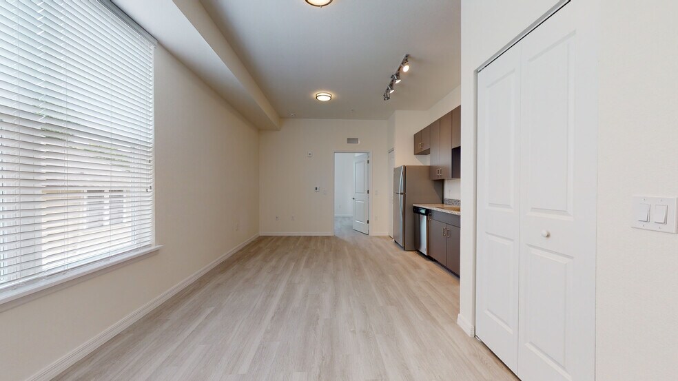325 S Lake Ave, Lakeland, FL à vendre - Numérisation 3D de Matterport - Image 3 de 43