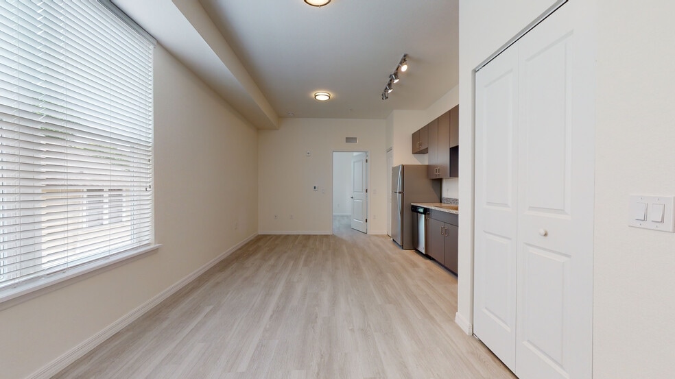 325 S Lake Ave, Lakeland, FL à vendre - Numérisation 3D de Matterport - Image 3 de 43