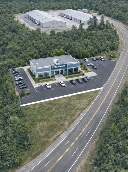 1 Shenandoah dr, Mechanicville, NY à vendre - Photo du bâtiment - Image 3 de 12