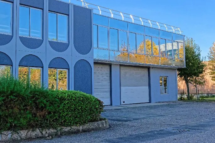 Industriel dans Saint-Denis à louer - Photo du bâtiment - Image 2 de 7