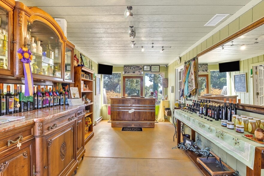 2985 Templeton Rd, Templeton, CA for sale - Interior Photo - Image 2 of 37