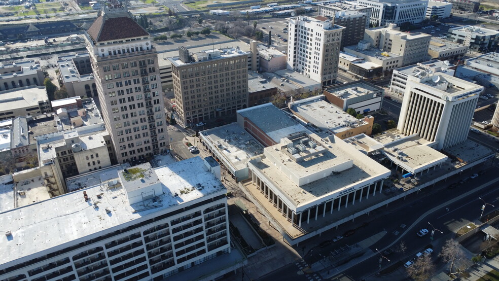 2019 Mariposa St, Fresno, CA à louer - Photo du bâtiment - Image 2 de 3