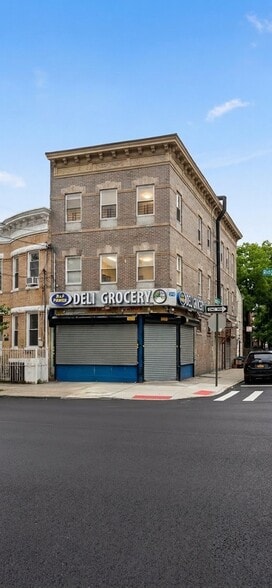 576 Ridgewood Ave, Brooklyn, NY for sale - Building Photo - Image 2 of 9