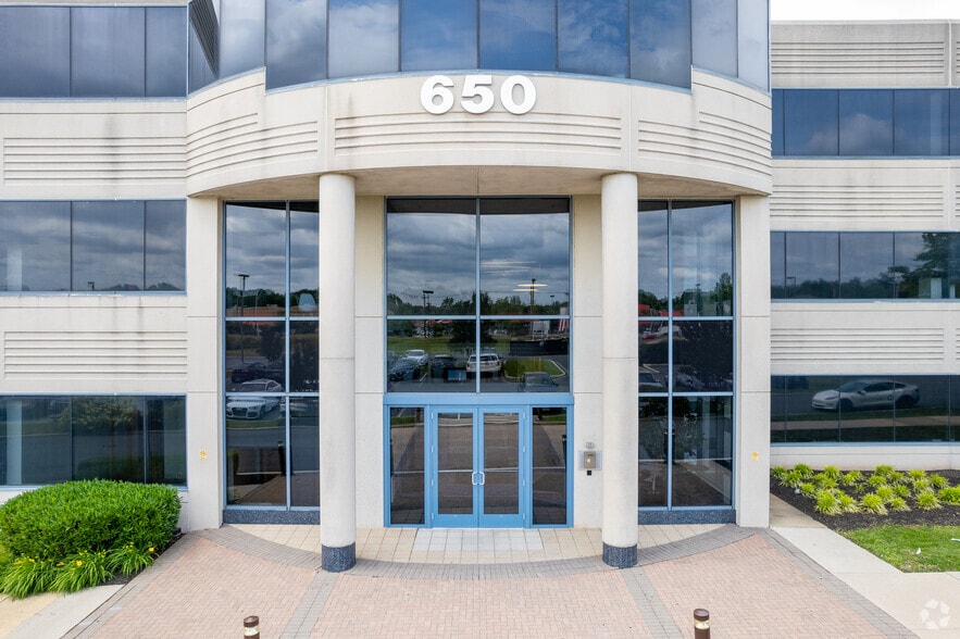 650 Naamans Rd, Claymont, DE à louer - Photo du bâtiment - Image 3 de 28