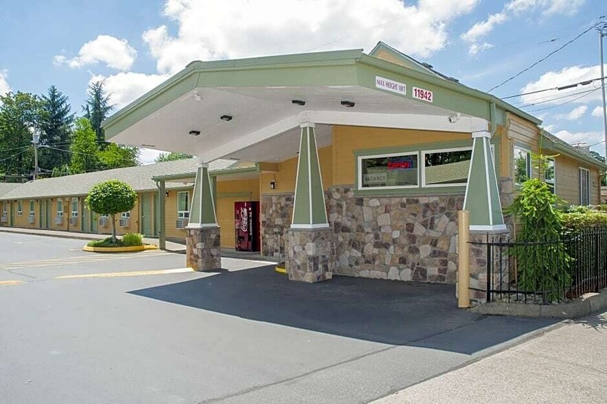 11942 NE Sandy Blvd, Portland, OR for sale - Building Photo - Image 2 of 12