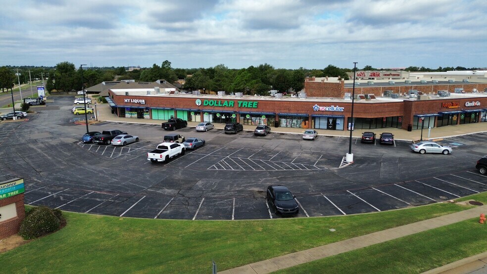 101 N Douglas Blvd, Midwest City, OK à louer - Photo du bâtiment - Image 2 de 11