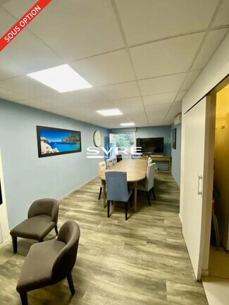 Plus de détails pour Multi-résidentiel à vendre