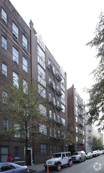 1900 Belmont Ave, Bronx, NY à vendre - Photo du bâtiment - Image 2 de 5