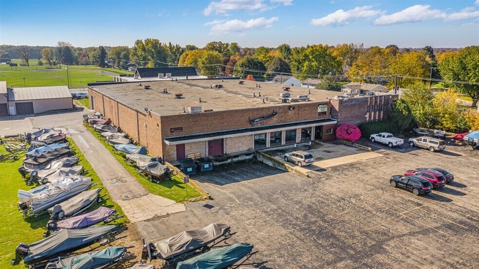 879 Bedford Rd, Morris, IL à vendre - Photo du bâtiment - Image 2 de 14