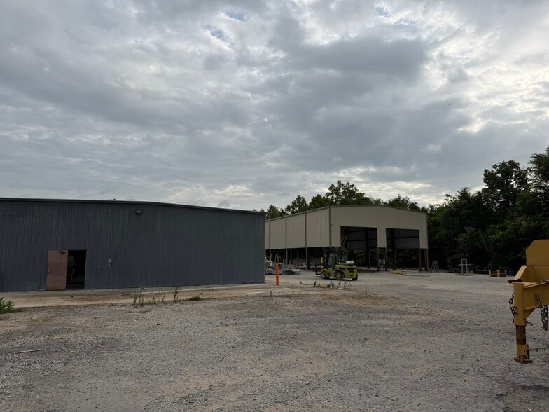 3502 E Governor John Sevier Hwy, Knoxville, TN for lease - Building Photo - Image 2 of 8