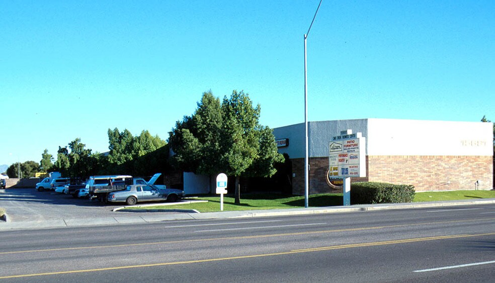 15681 N Cave Creek Rd, Phoenix, AZ à louer - Photo du bâtiment - Image 3 de 13
