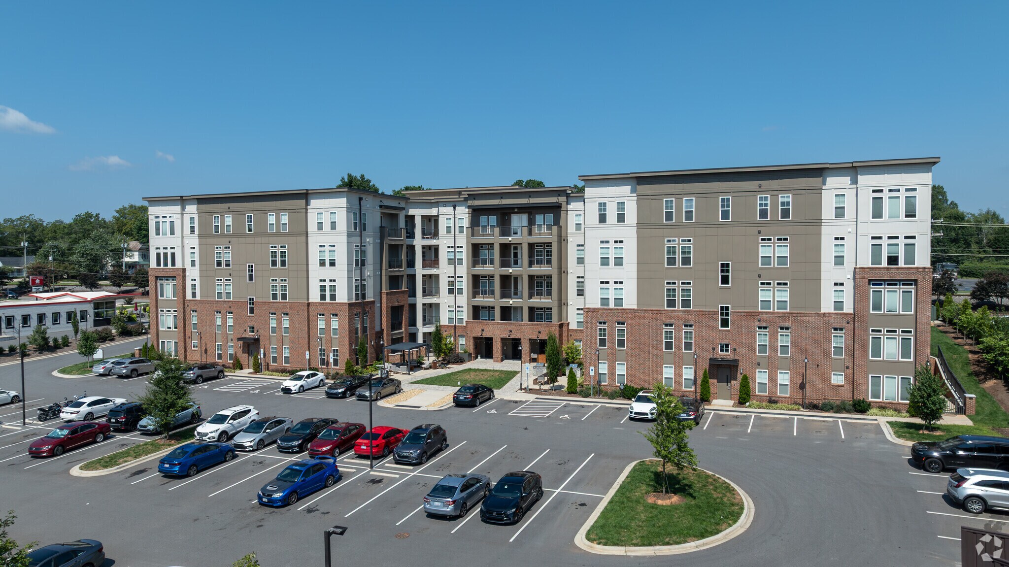 222 S Main St, Mooresville, NC for lease Primary Photo- Image 1 of 73