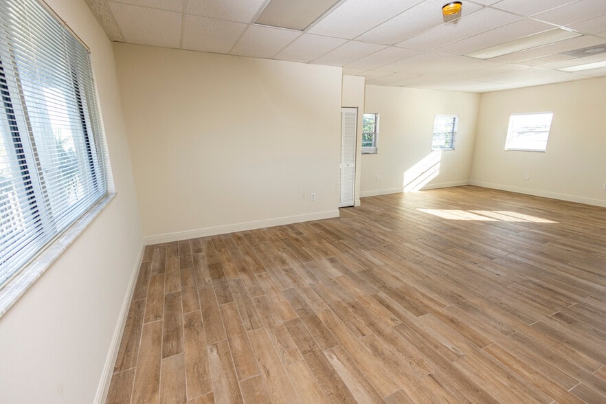 4911 14th St, Bradenton, FL à louer - Photo du bâtiment - Image 3 de 10