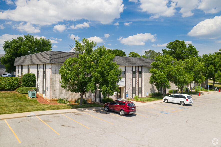 405-407 S Clairborne Rd, Olathe, KS à louer - Photo du bâtiment - Image 1 de 10