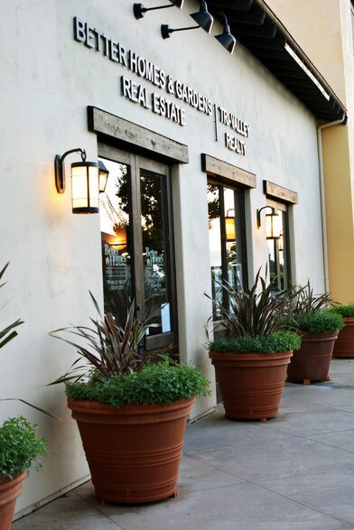 101 E Vineyard Ave, Livermore, CA à louer - Photo du bâtiment - Image 2 de 3