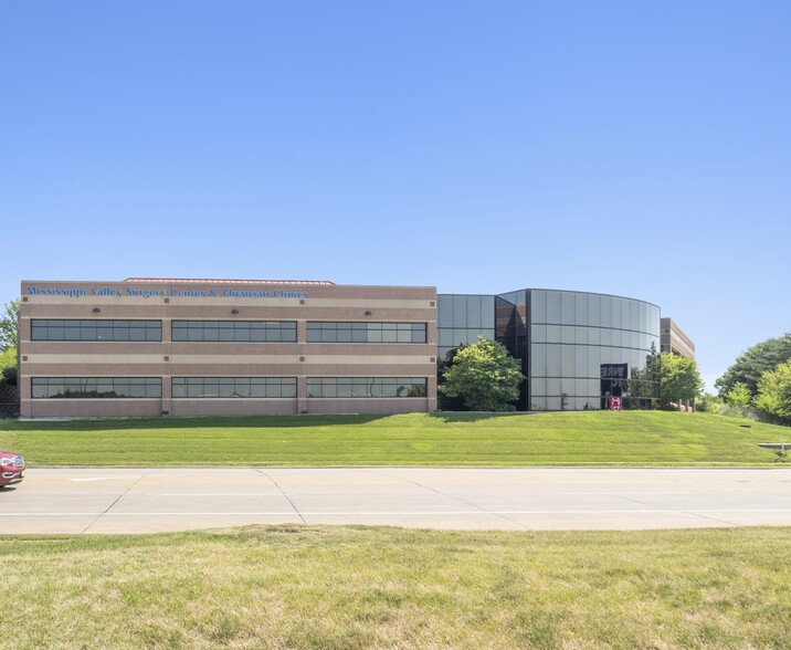 3385 Dexter Ct, Davenport, IA for lease - Building Photo - Image 1 of 8