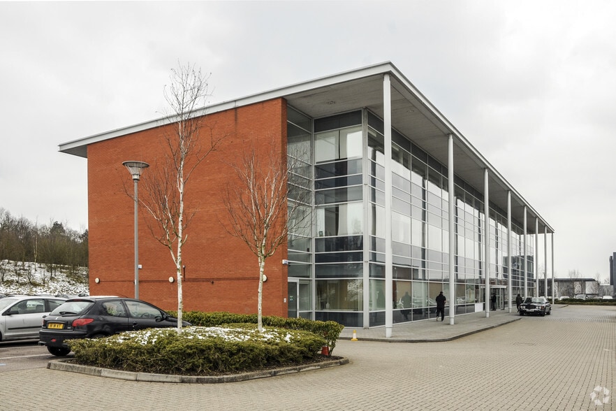 Centennial Av, Elstree for lease - Building Photo - Image 2 of 12