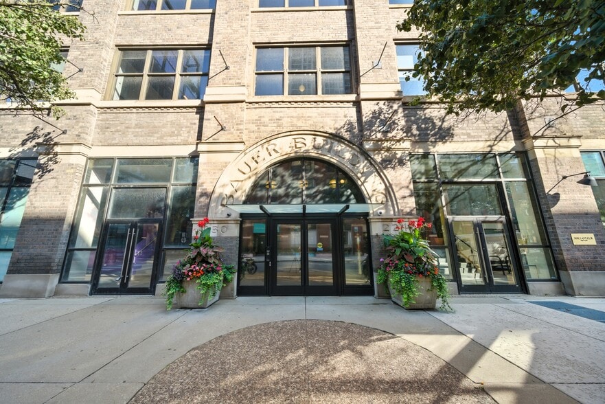 224-230 W Huron St, Chicago, IL for lease - Building Photo - Image 3 of 7